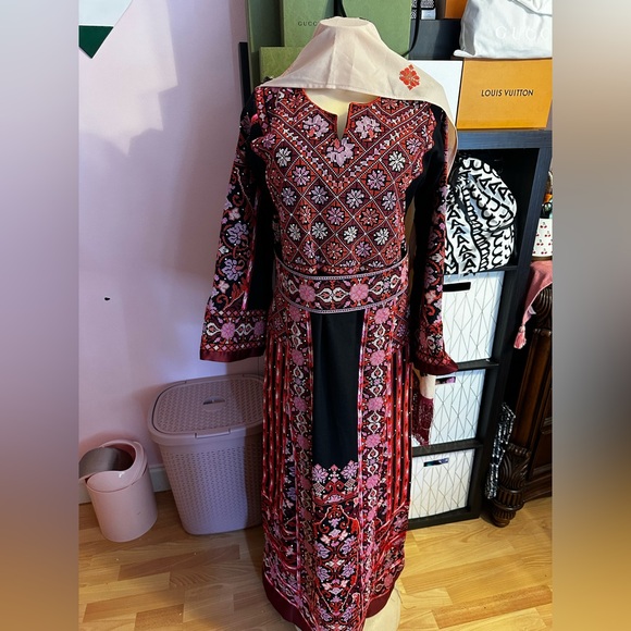 Embroidered Floral Thobe Dress - Pink and Black